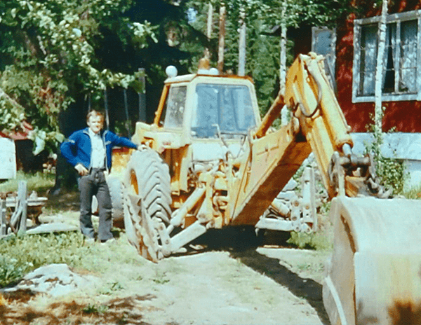 Rauno Metsähonkala nojaa James-kaivuriin 1970-luvulla